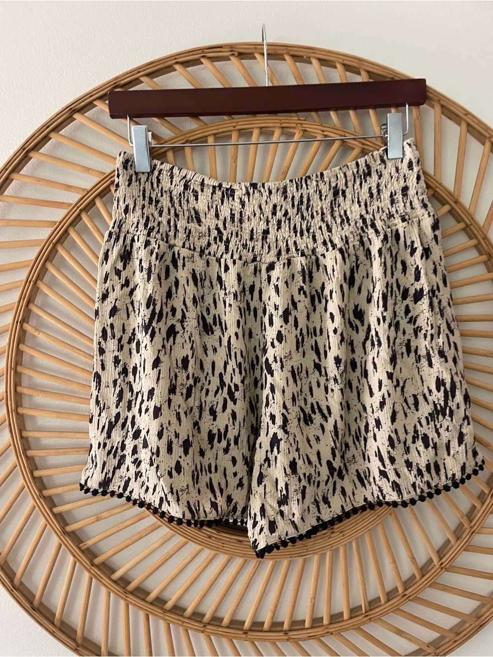 Three dots Beige and Black Printed Smocked Waist Women's Shorts size Large